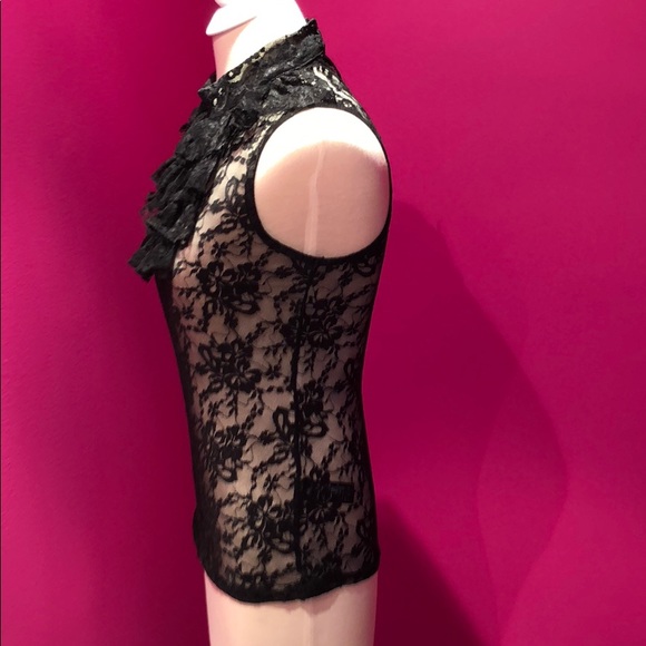SOLD    Elegant LACE forever 21 Small blouse 💋 - Picture 2 of 6